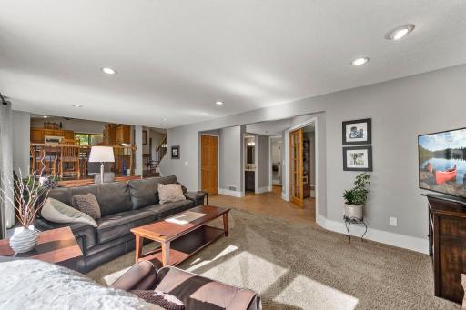 1205 Hilloway Circle, Burnsville, MN 55306