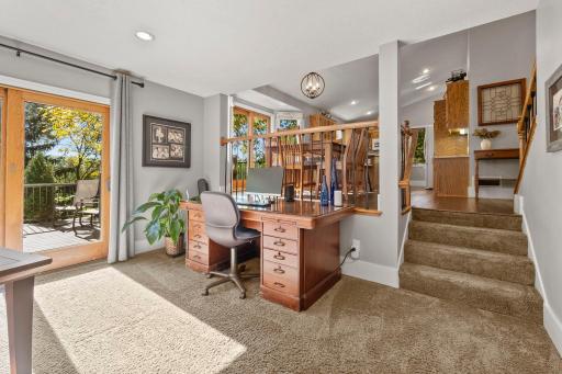 1205 Hilloway Circle, Burnsville, MN 55306