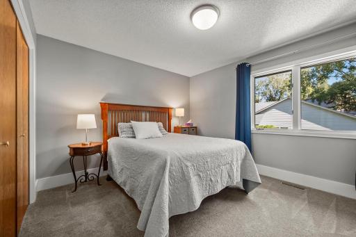 1205 Hilloway Circle, Burnsville, MN 55306