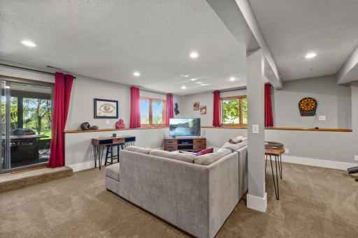 1205 Hilloway Circle, Burnsville, MN 55306