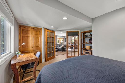 1205 Hilloway Circle, Burnsville, MN 55306