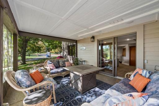 1205 Hilloway Circle, Burnsville, MN 55306