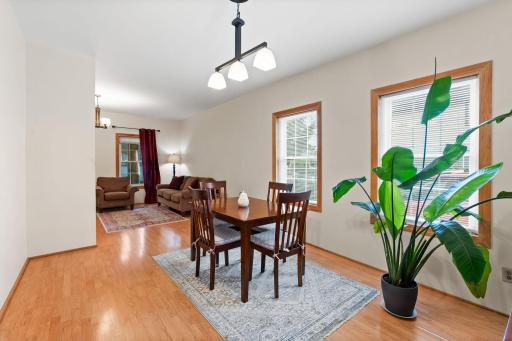 Open floor plan between living room and kitchen