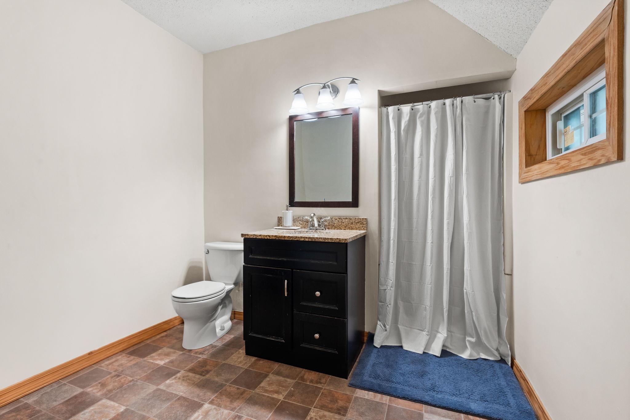 Upper level 3/4 bath
