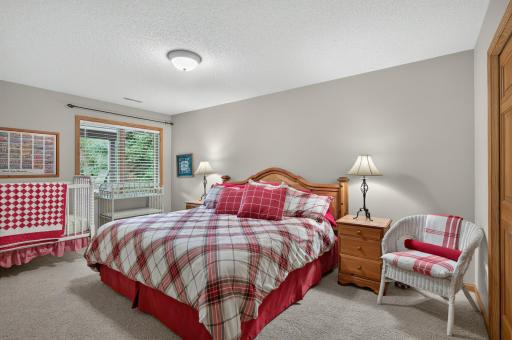 16035 38th Avenue N, Plymouth, MN 55446