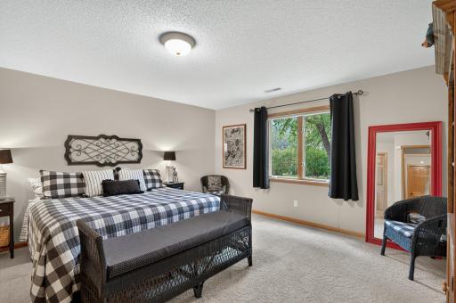 16035 38th Avenue N, Plymouth, MN 55446