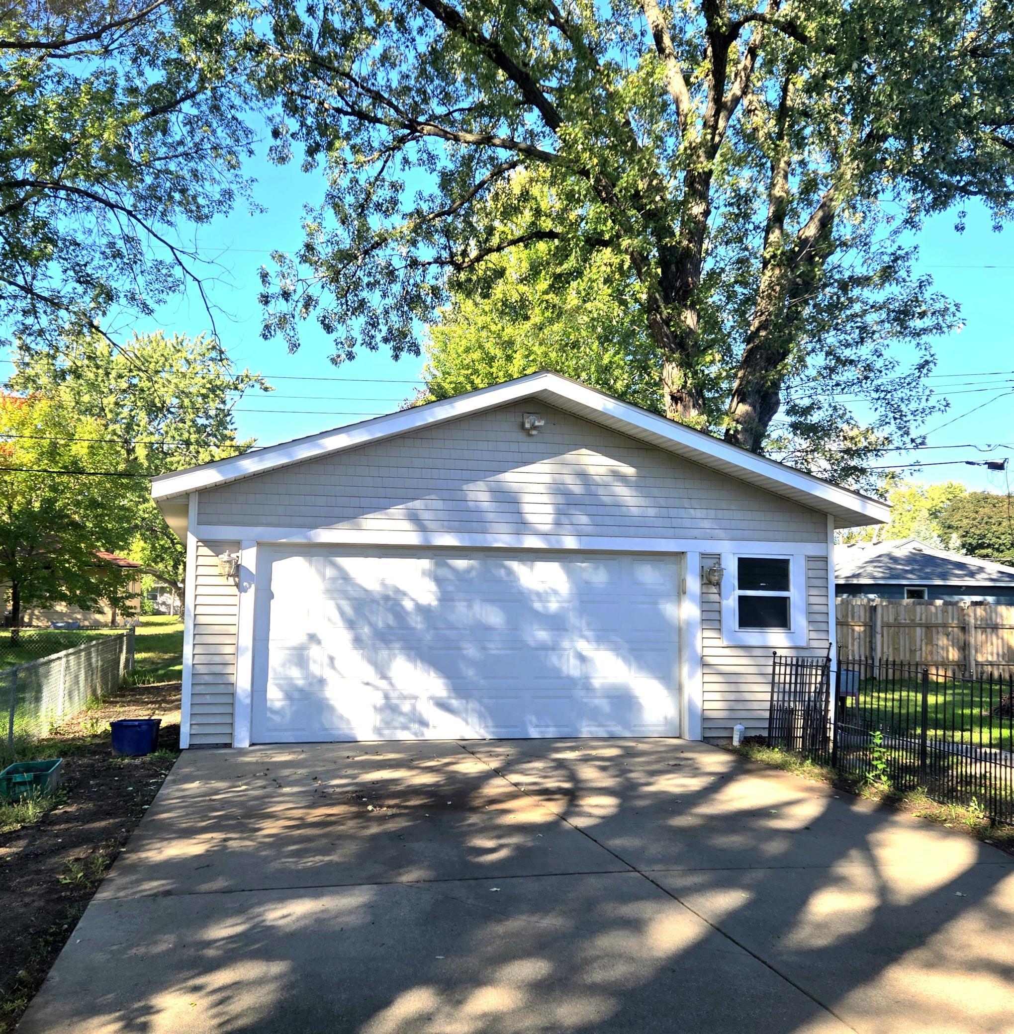 5347 Morgan garage.jpg