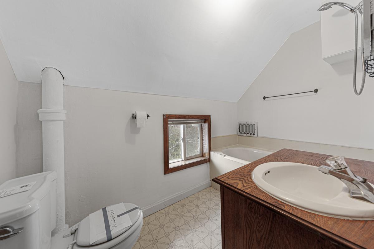 11 Bathroom_apt 2.jpg