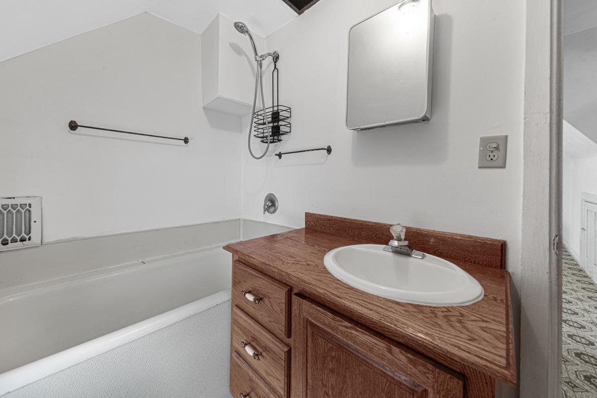 12 Bathroom_apt 2.jpg