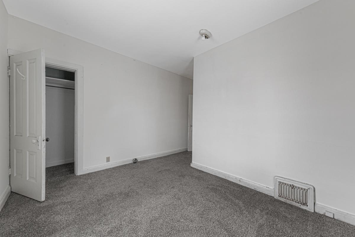 30 Bedroom_apt 1.jpg