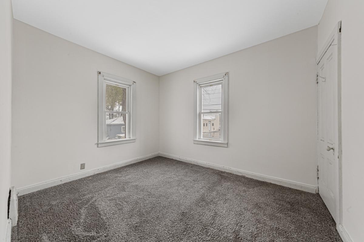 29 Bedroom_apt 1.jpg