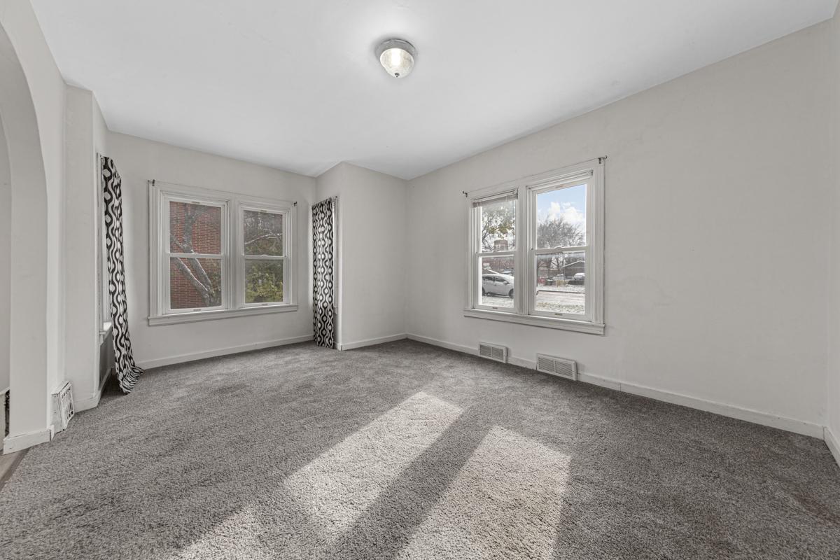 20 Living_apt 1.jpg