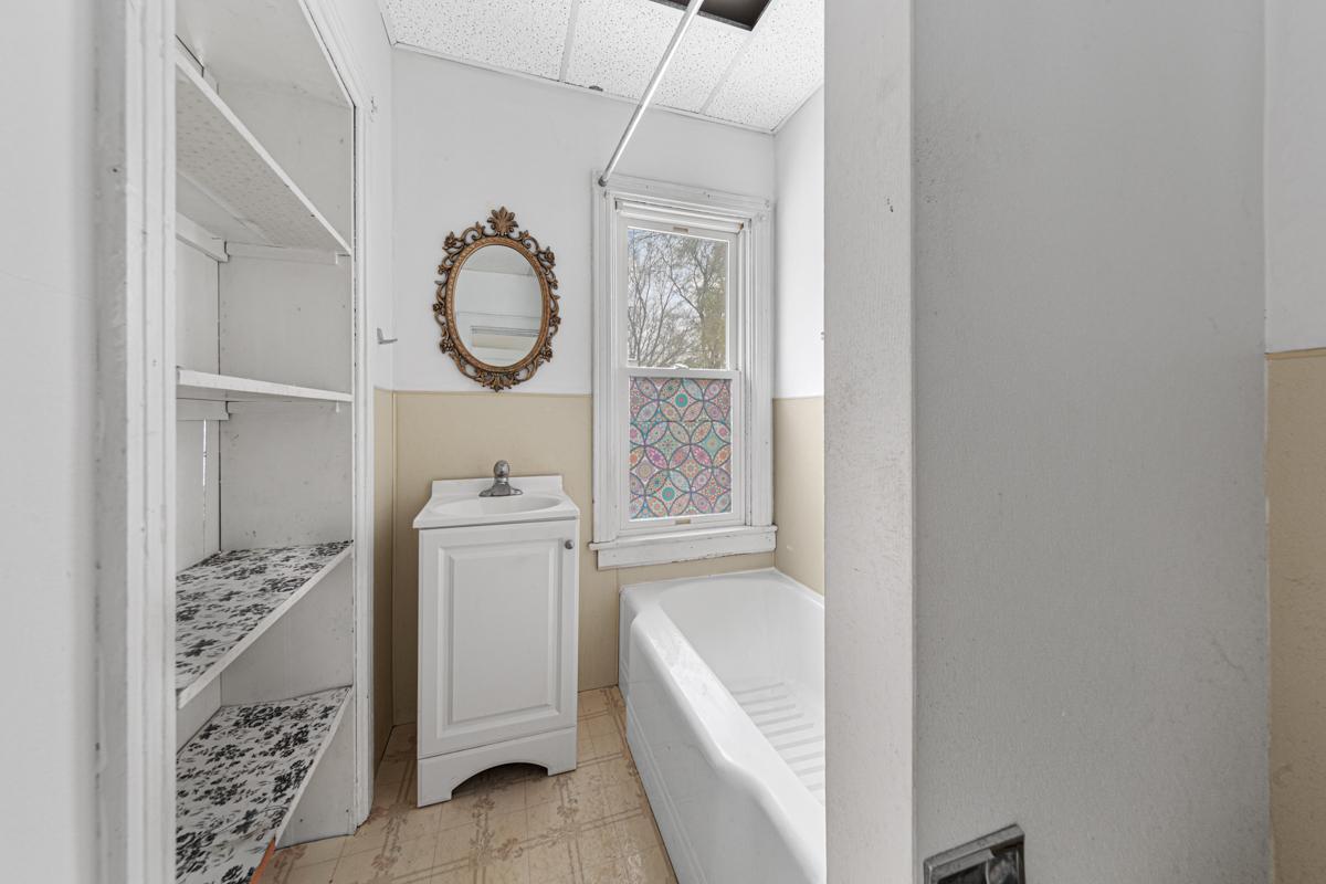 28 Bathroom_apt 1.jpg
