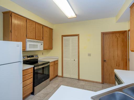 9175 Troon Court, Woodbury, MN 55125