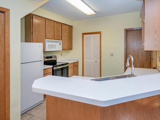 9175 Troon Court, Woodbury, MN 55125