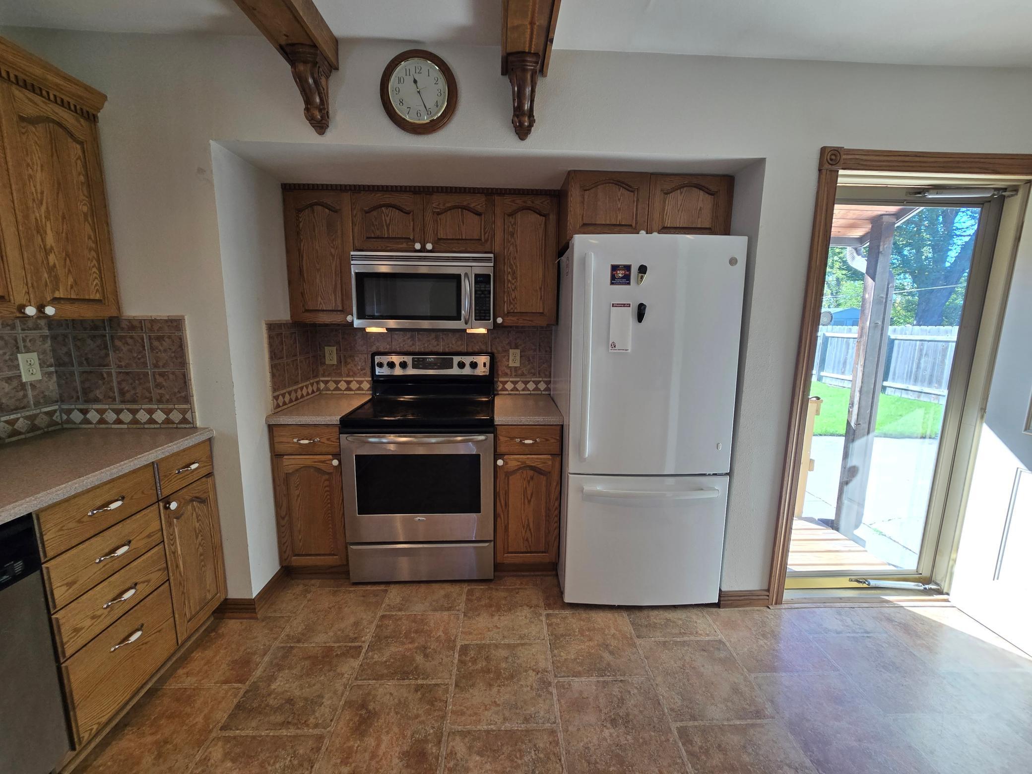 Range and Refrigerator.jpg