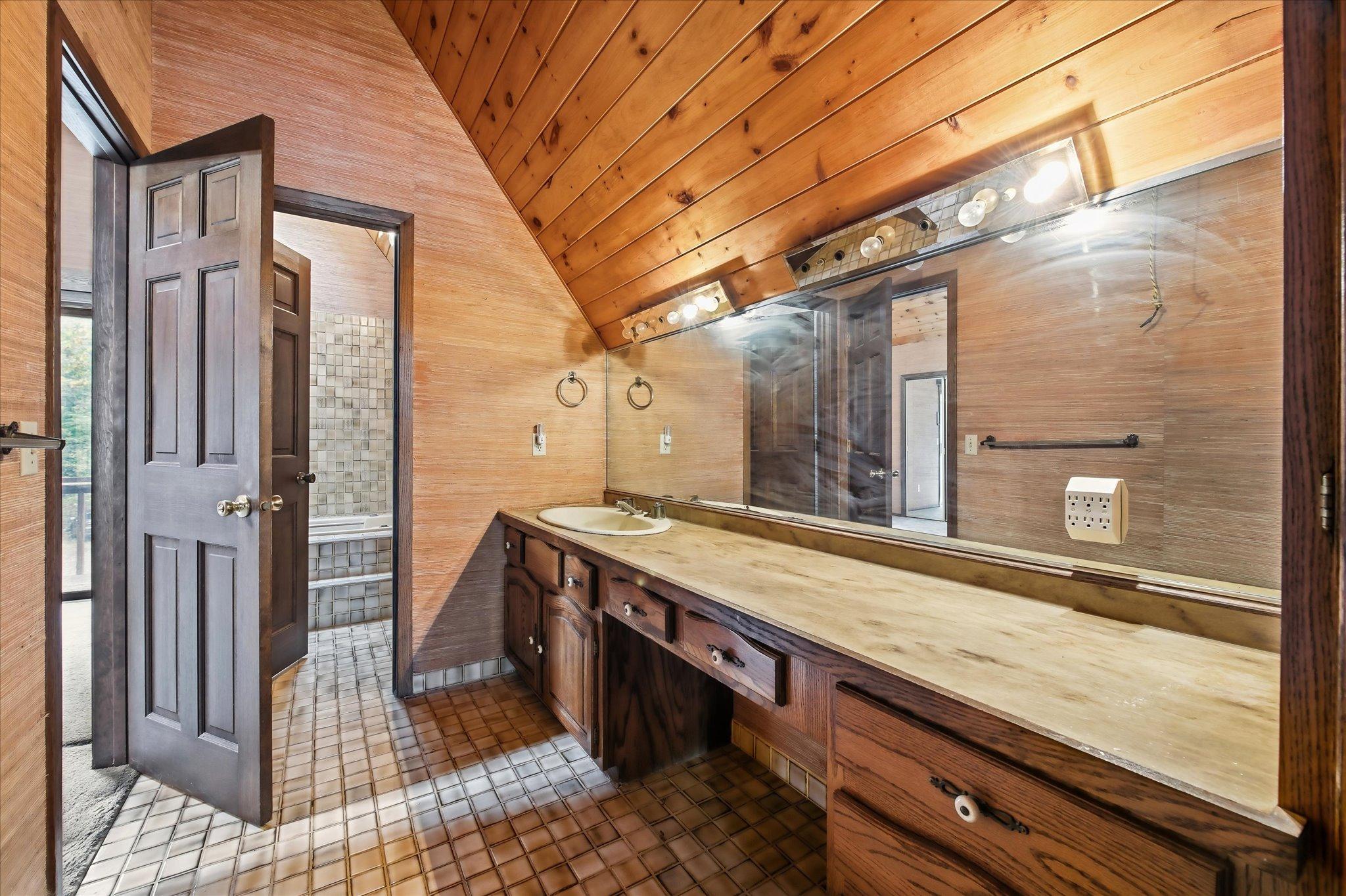 Walk through bath off the primary