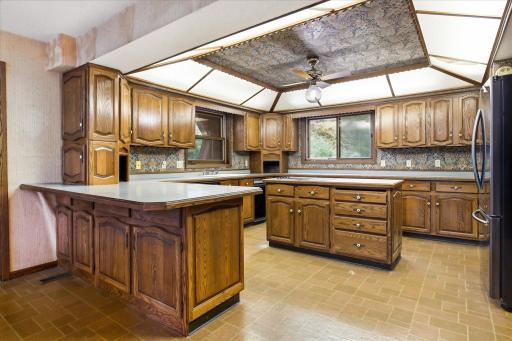 Spacious kitchen with center island and eat-up counter top