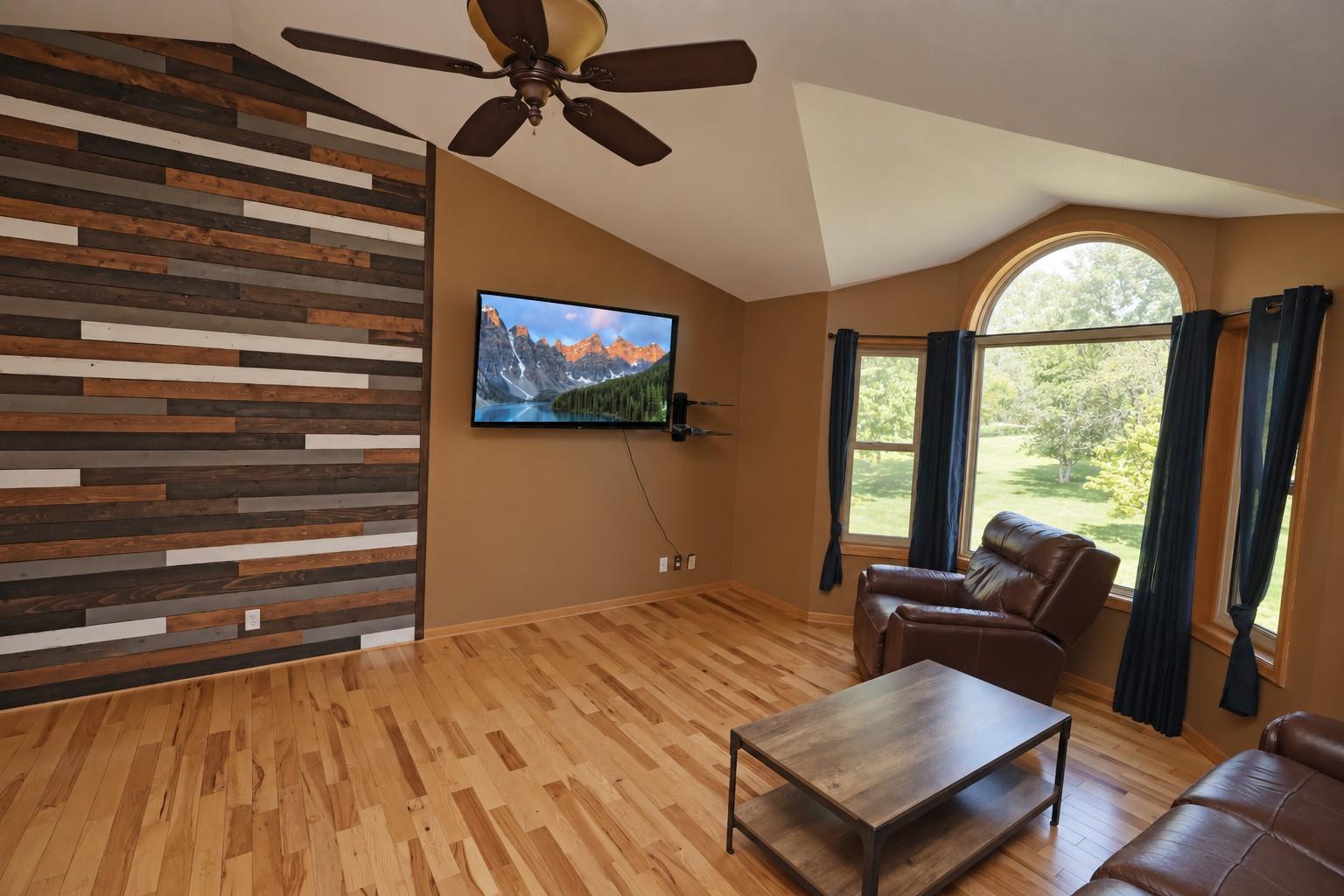 The vaulted ceilings and rount top bay window accented by the feature wall really add a warmth to the living room.jpg