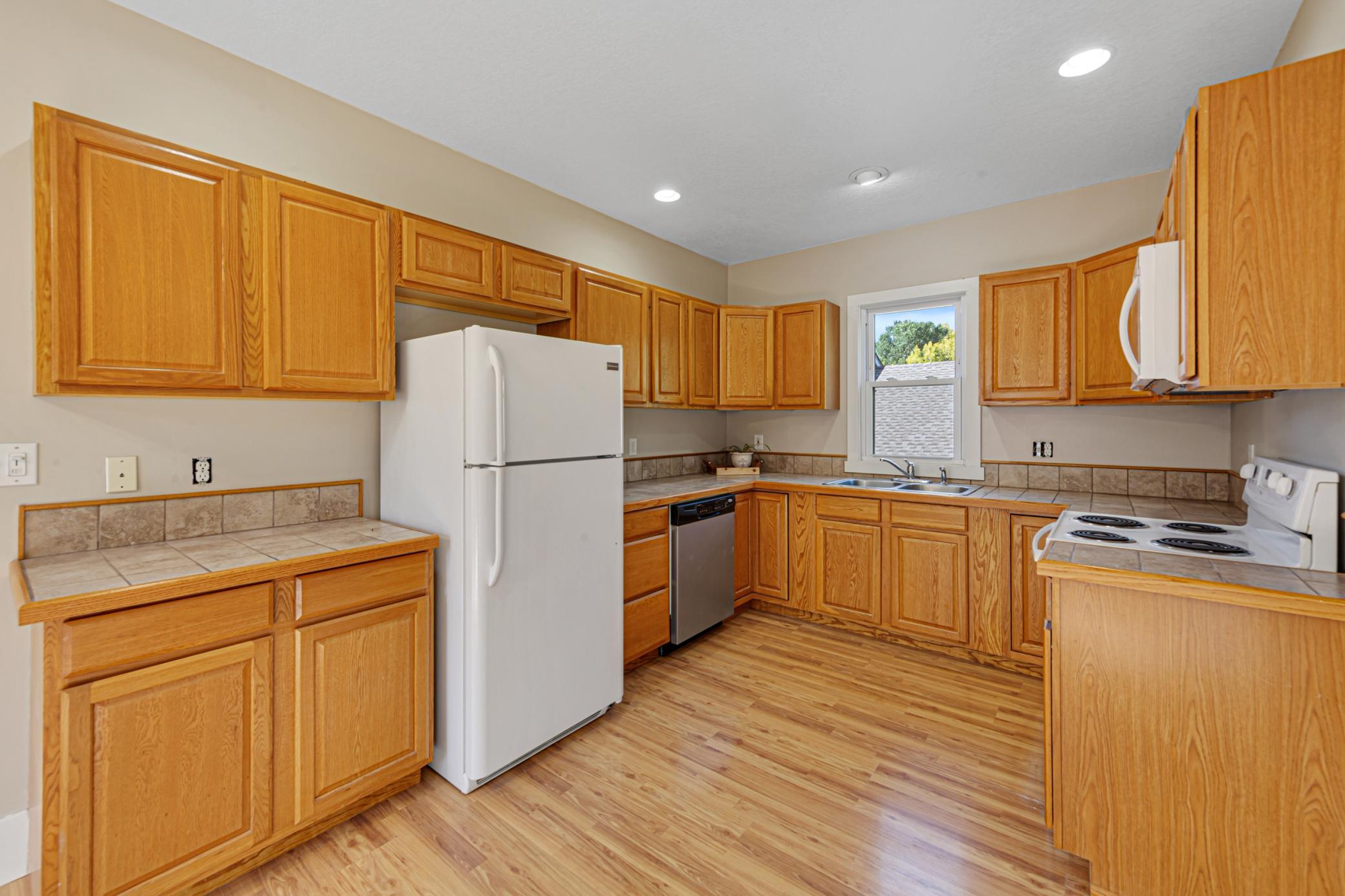 19 kitchen.jpg