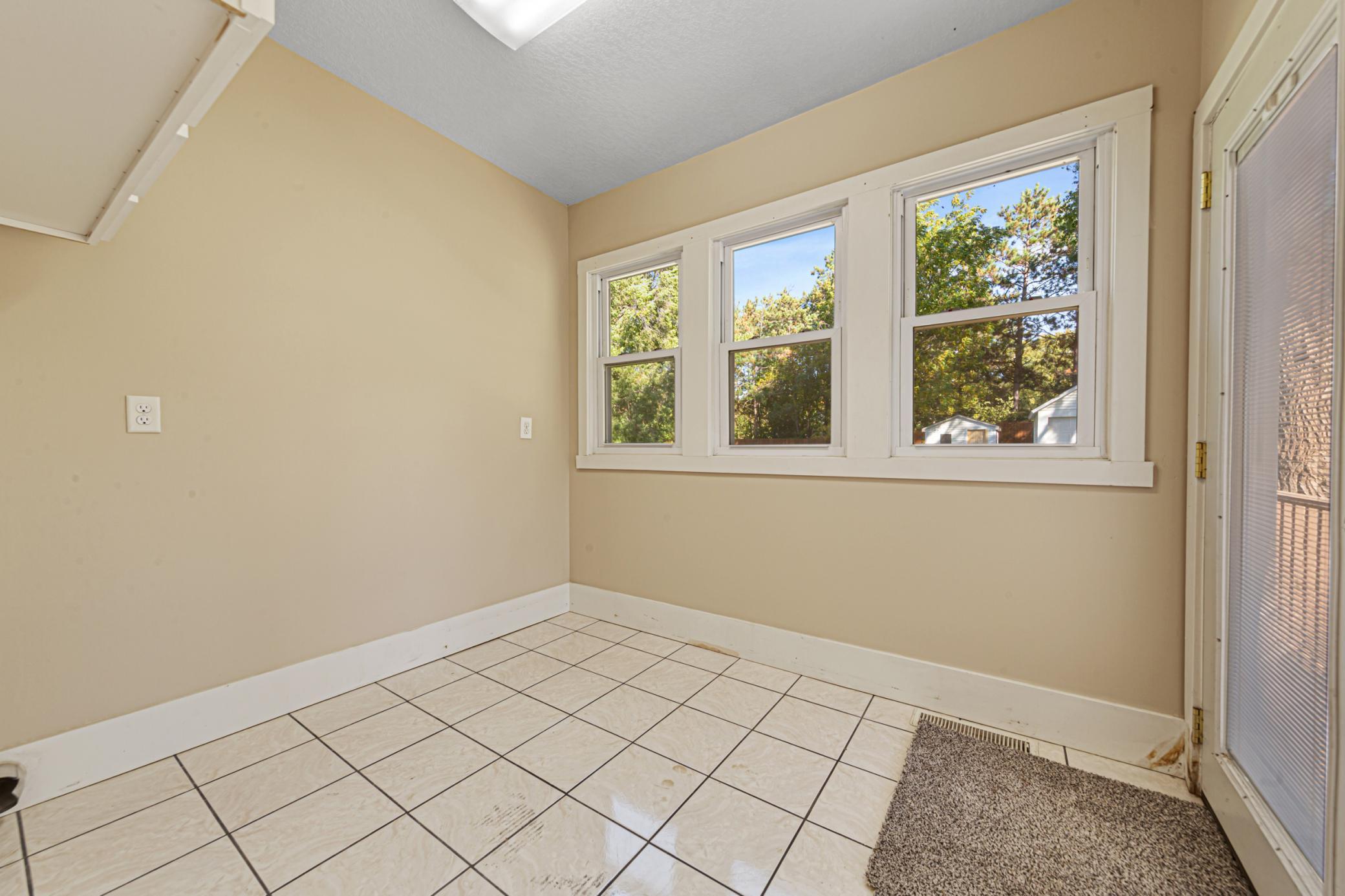 25 back entry_mudroom.jpg