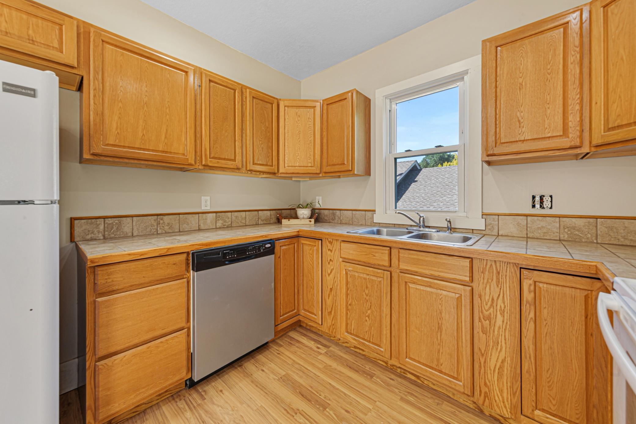 23 kitchen.jpg
