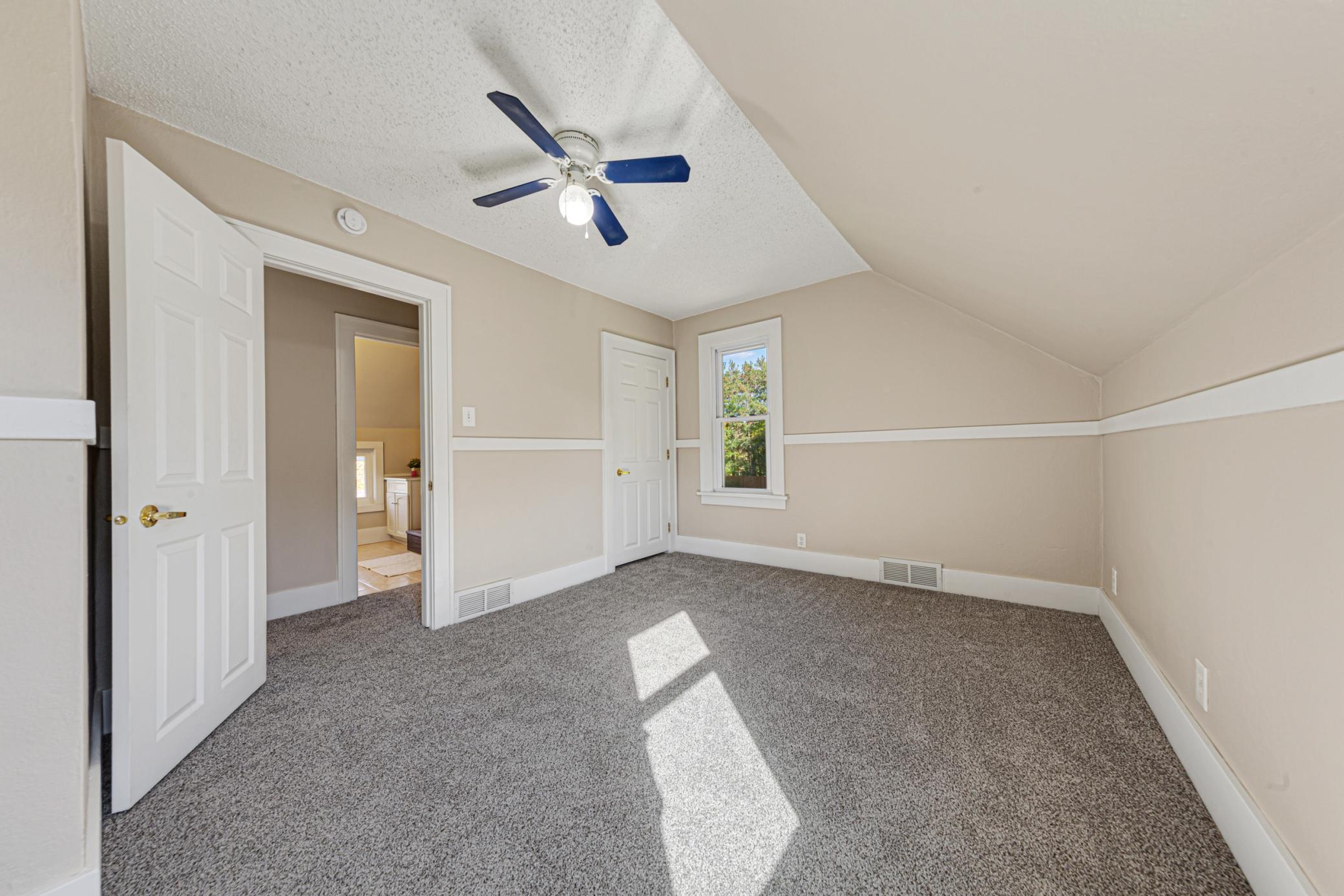 34 main bedroom.jpg