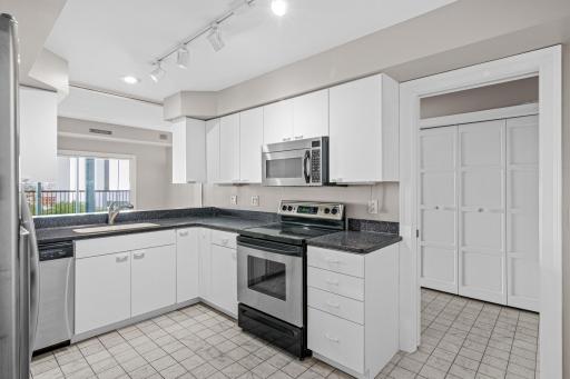 1235 Yale Place, 808, Minneapolis, MN 55403