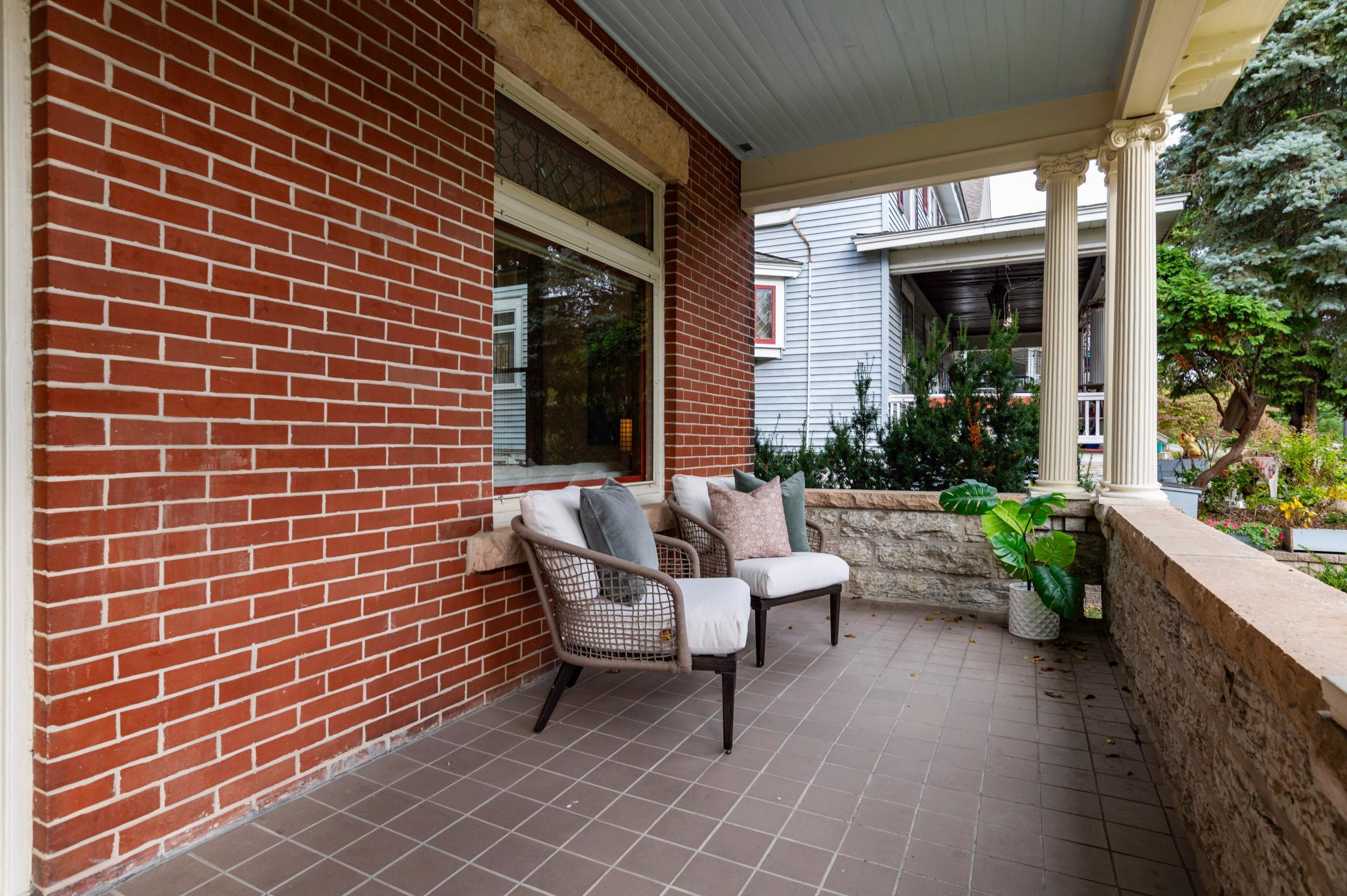 1937 Selby Avenue, Saint Paul, MN 55104