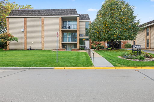 6328 Barrie Road, 3M, Edina, MN 55435