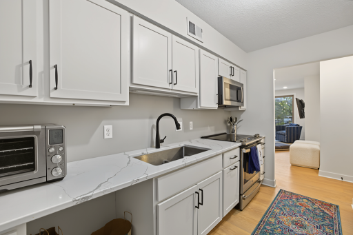 6328 Barrie Road, 3M, Edina, MN 55435