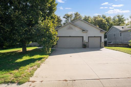 Garage & Driveway