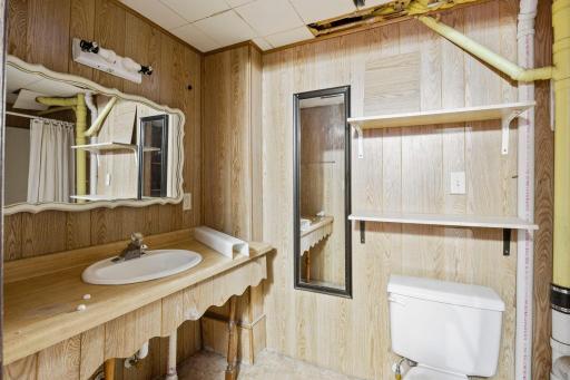 90 10th Street SE, Wells, MN 56097