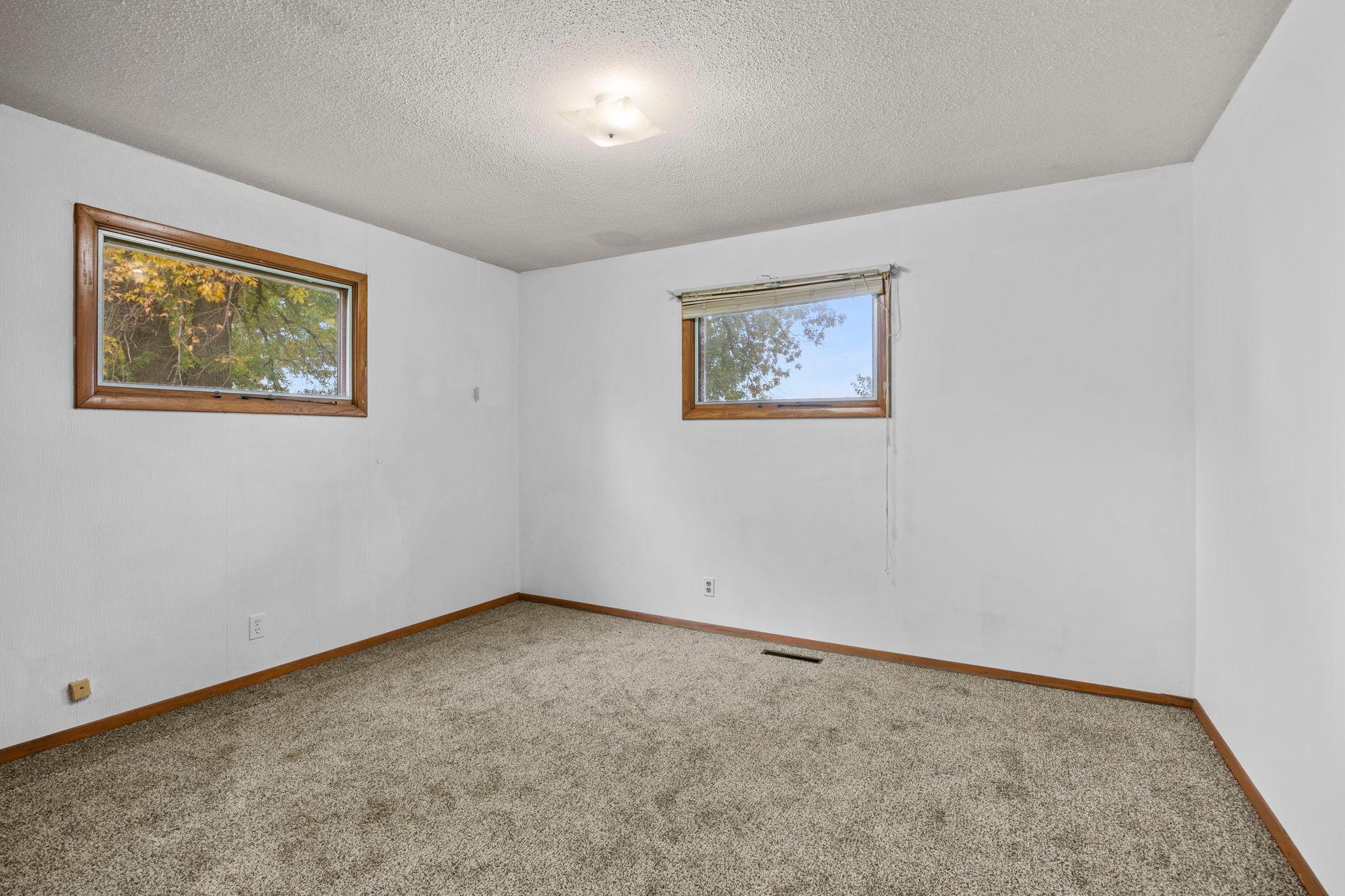 41-web-or-mls-90 10th St-74.jpg