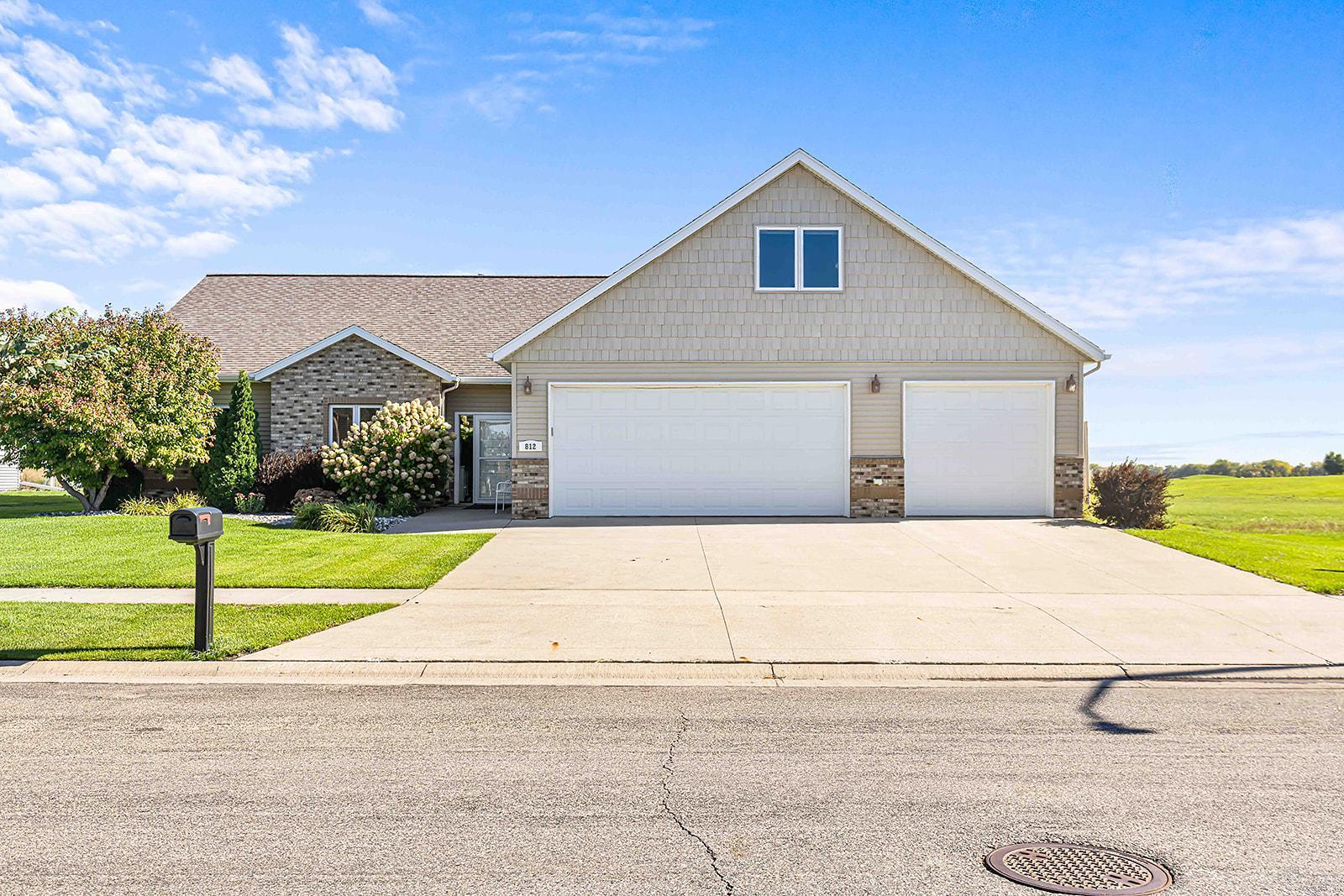 812 36th St S Moorhead MLS-11.jpg