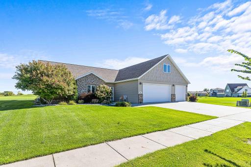 812 S 36th Street S, Moorhead, MN 56560