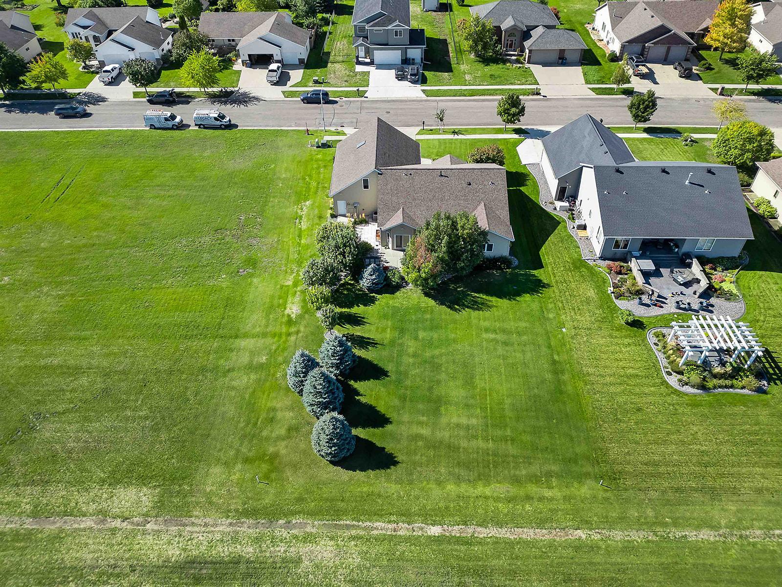 812 36th St S Moorhead MLS-6.jpg