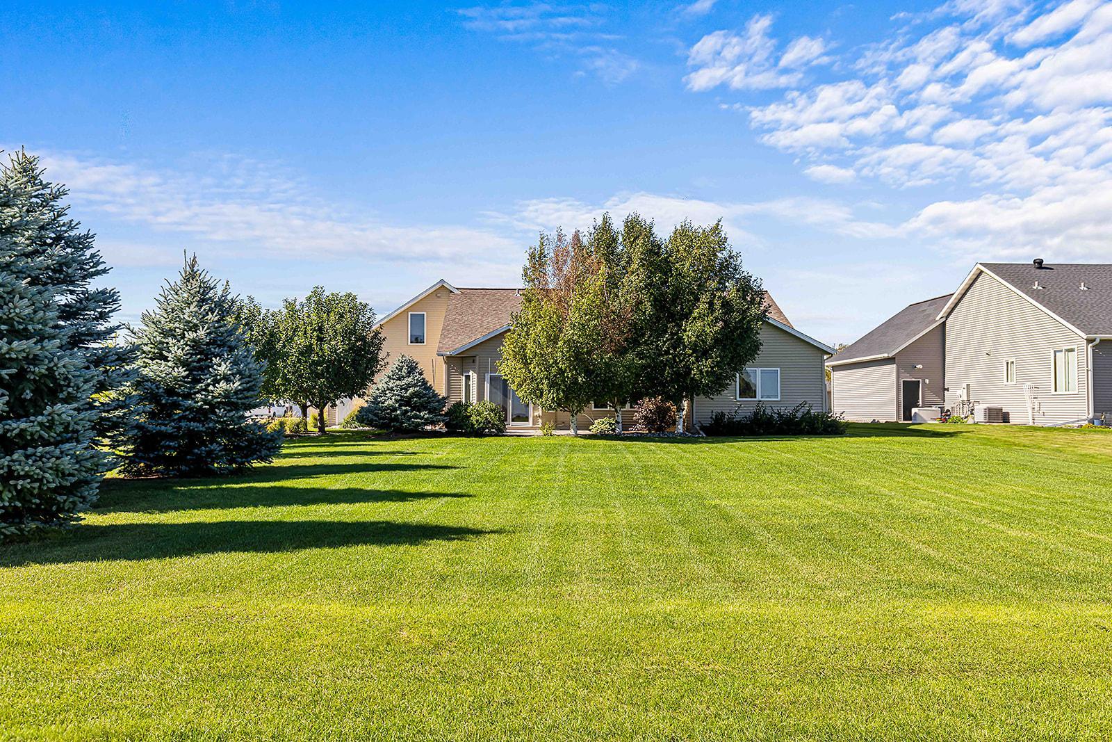 812 36th St S Moorhead MLS-23.jpg
