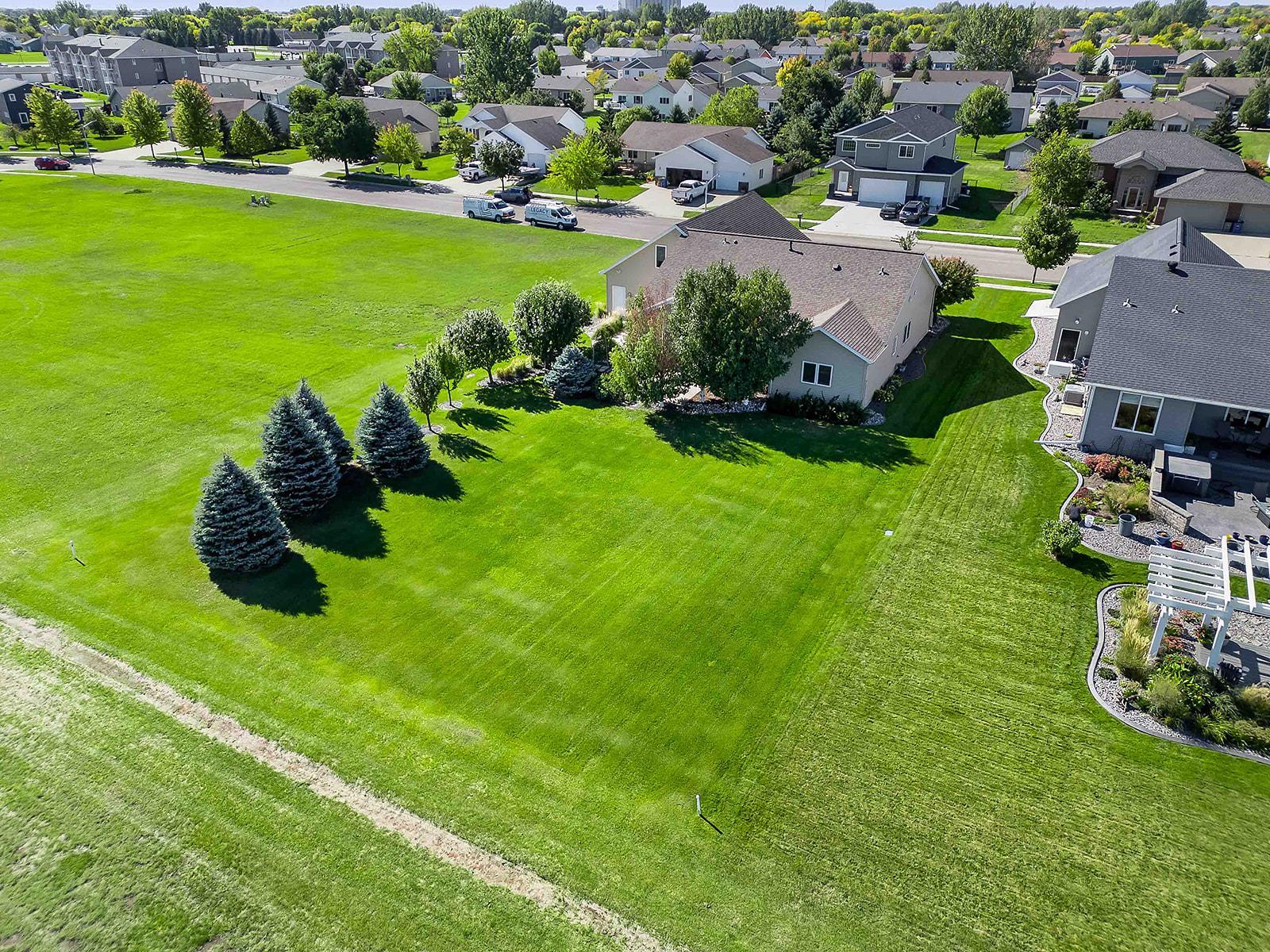 812 36th St S Moorhead MLS-4.jpg