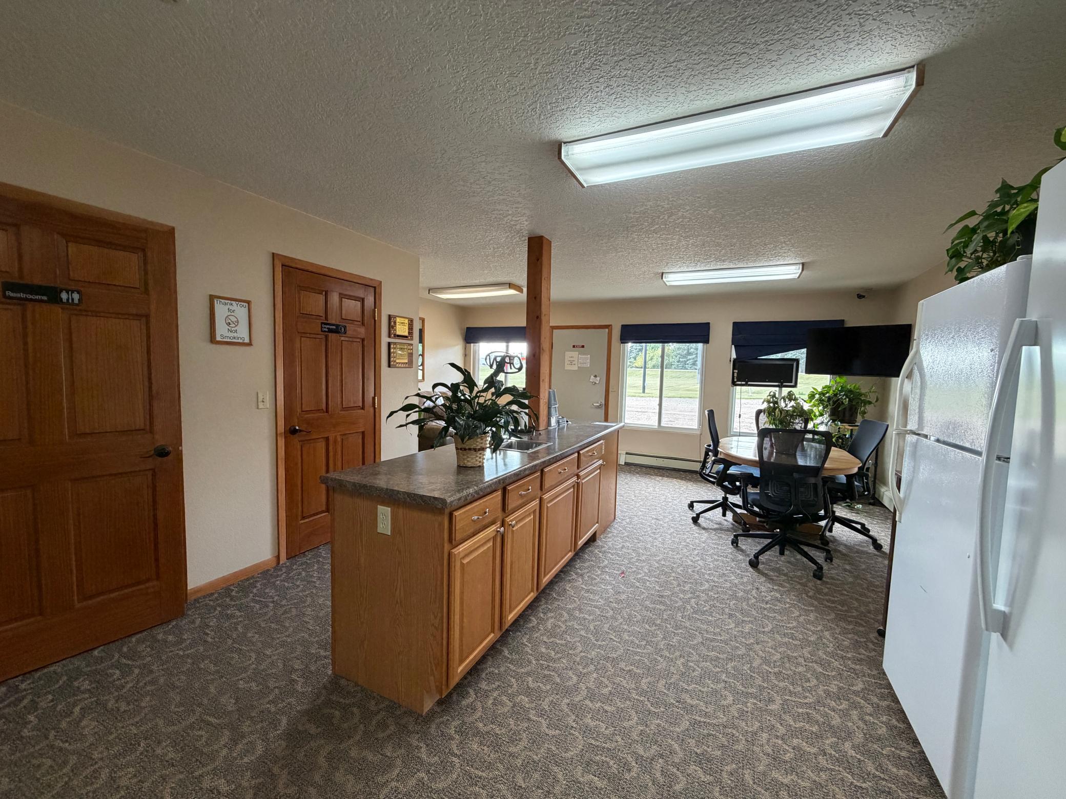 Lobby/Breakfast area