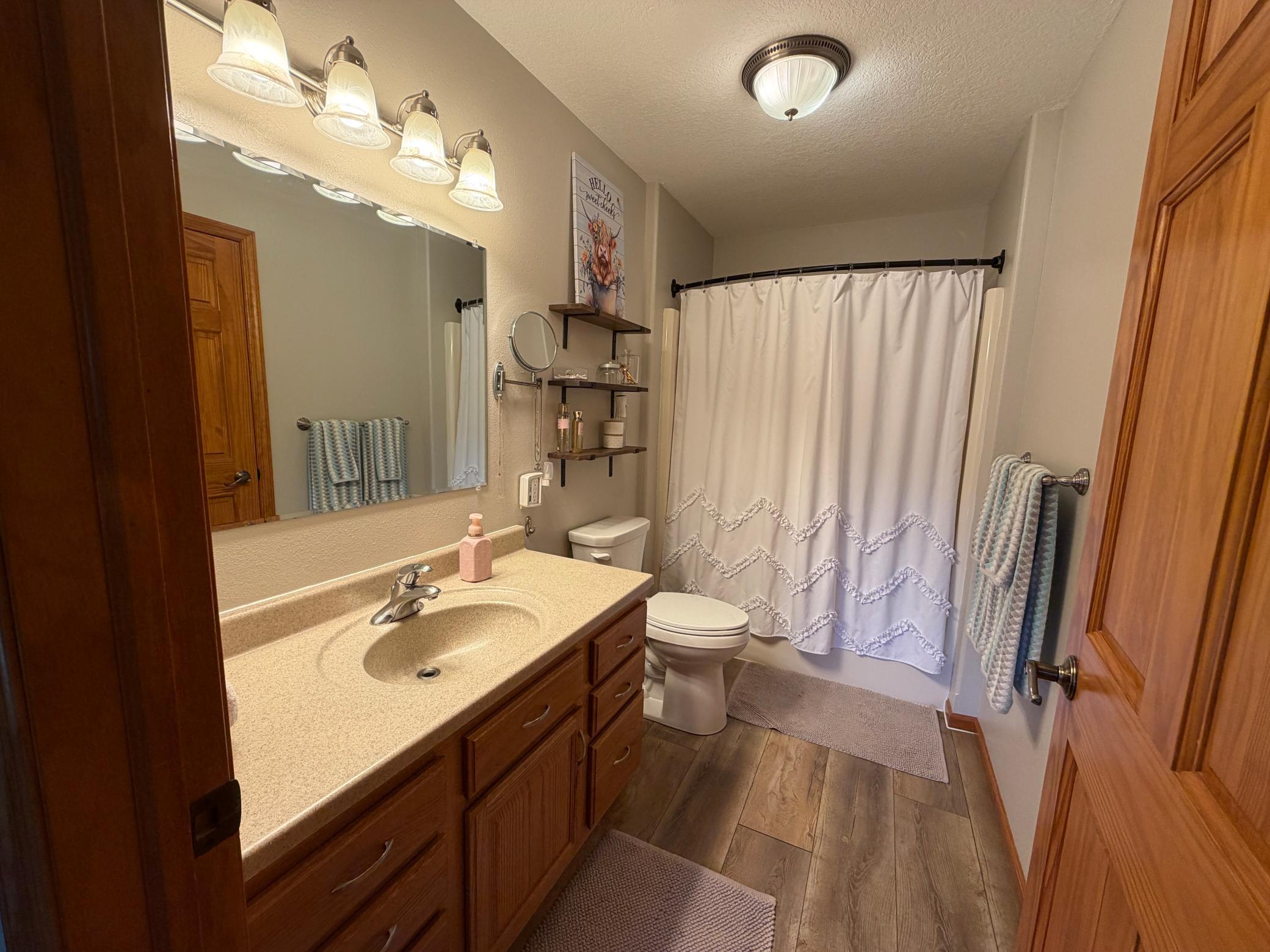 Upper level full bathroom