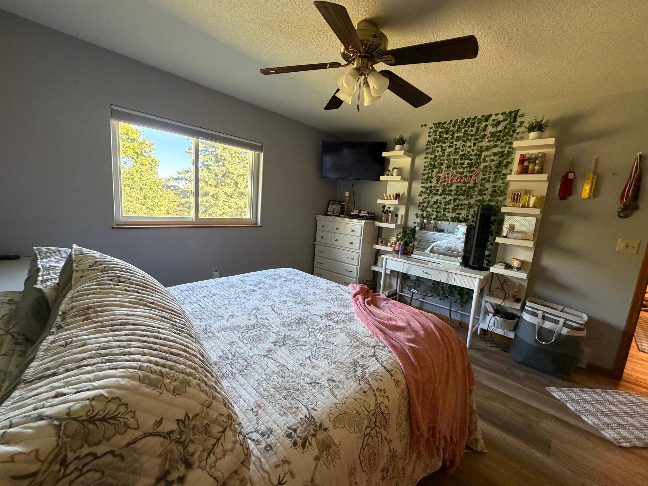 Upper level bedroom #2