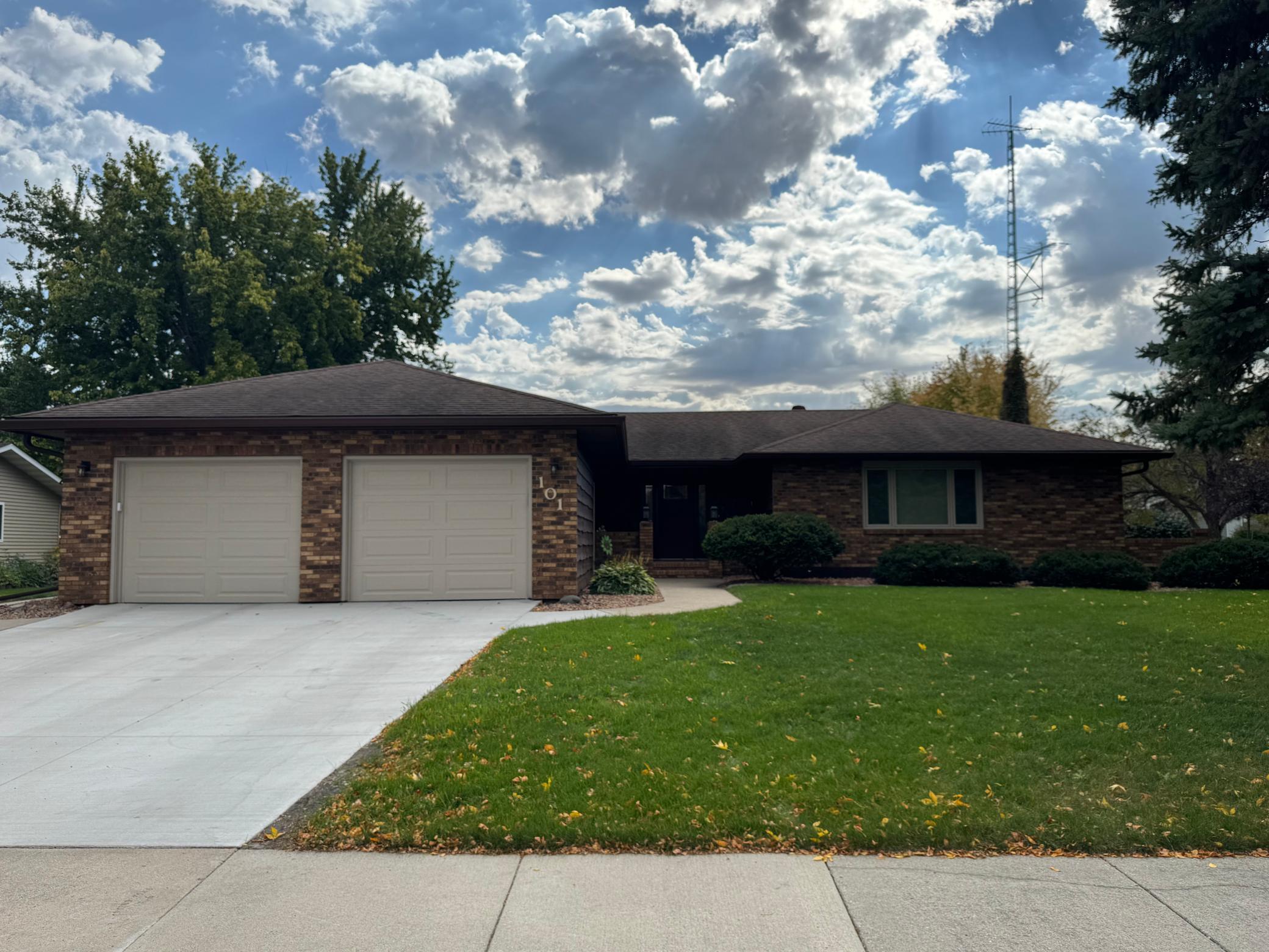 Property photo for 101 37th Avenue S, Moorhead, MN 56560