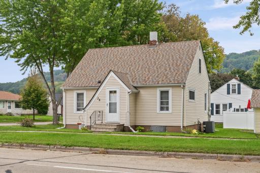 36 S Elm Street, La Crescent, MN 55947