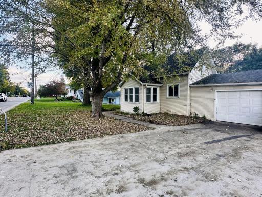 523 Oak Avenue N, Maple Lake, MN 55358
