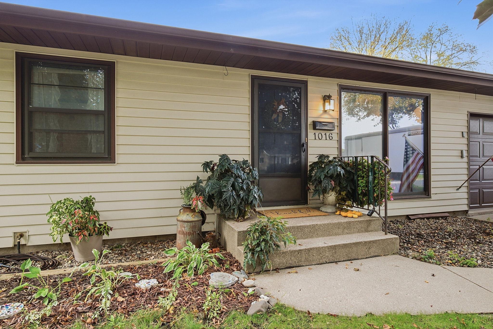 Welcome Home! 1016 Jackson Street S. in Shakopee