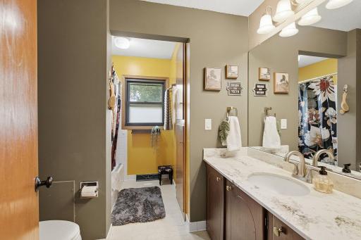 1016 Jackson Street S, Shakopee, MN 55379
