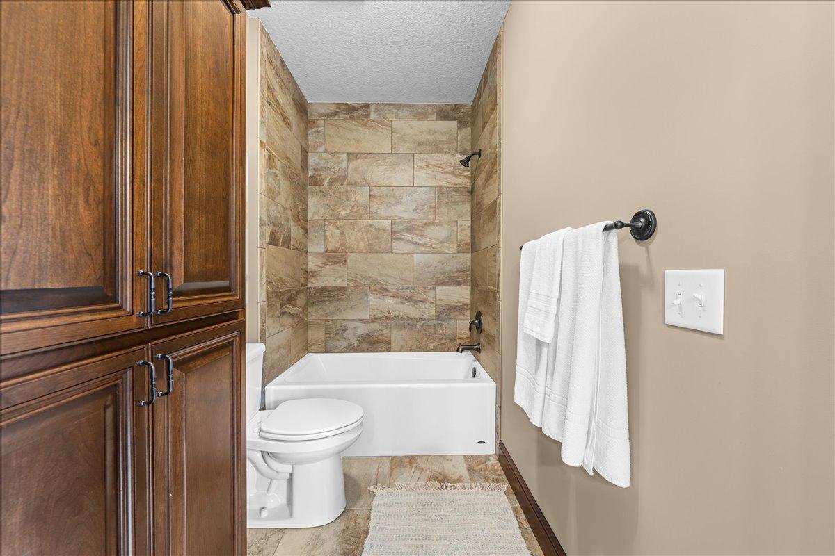 Lower level full bath.