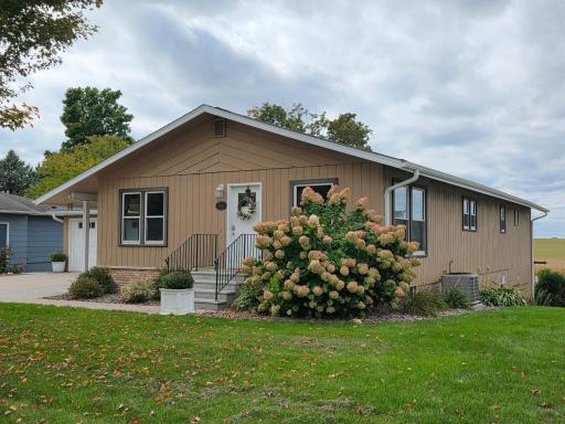 330 9th Street NW, Plainview, MN 55964