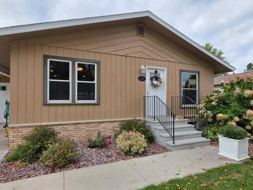 330 9th Street NW, Plainview, MN 55964